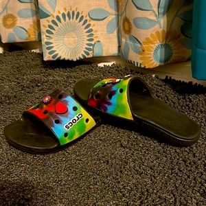 CROCS slide